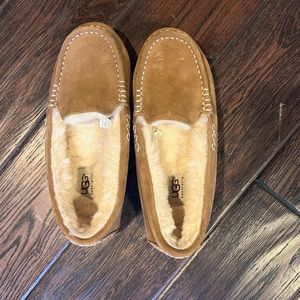 ugh moccasin slippers size 6